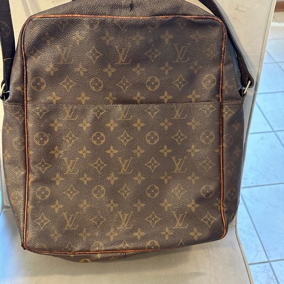Louis Vuitton Brown Monogram  woman’s crossbody /travel bag large - Picture 5 of 16